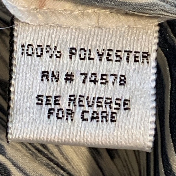 Beautiful vintage, lace and silky top. Corset back. - Picture 2 of 6